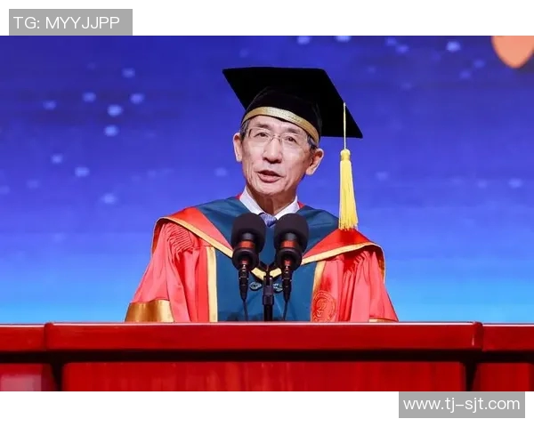 足坛巨星暮年回眸依旧闪耀岁月沉淀下的从容与坚毅